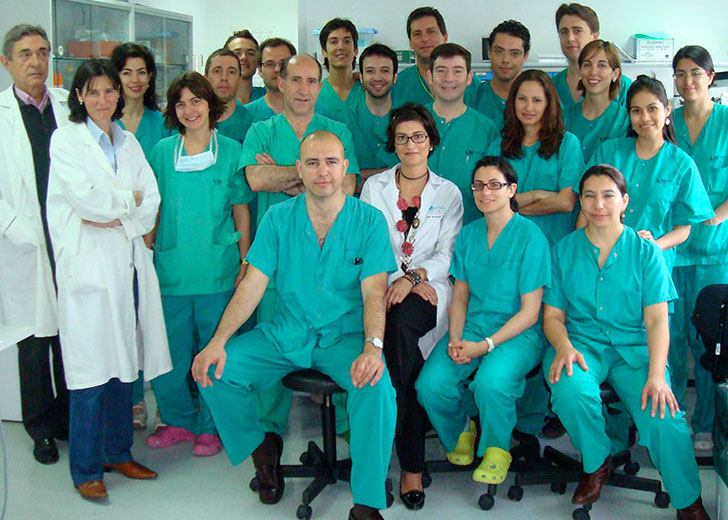 2010 Foto Promoción Curso de Microcirugía